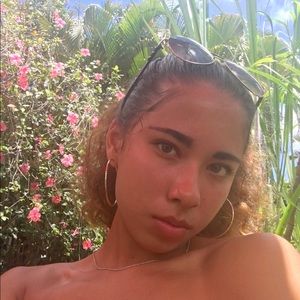 Meet your Posher, Nicole